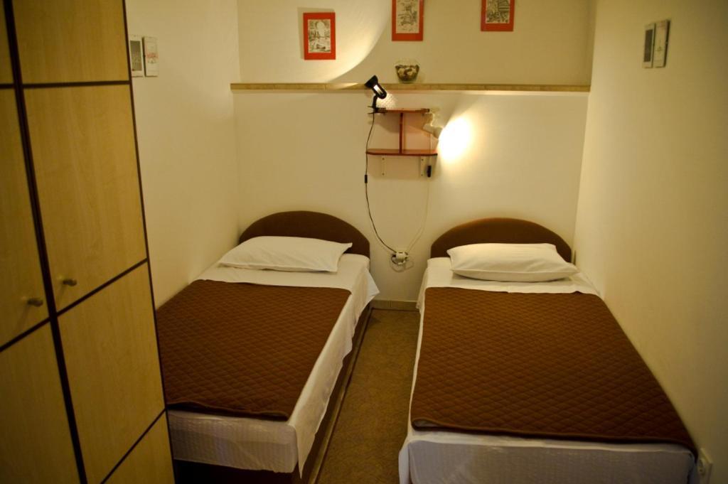 Guest House Kuzmanic Hvar Island Phòng bức ảnh